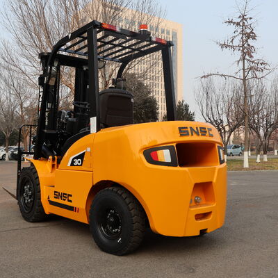 Stable 3 Ton Diesel Forklift Truck With Excellent Load Balance