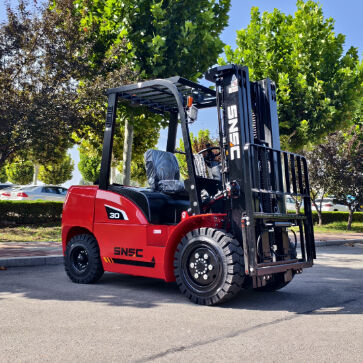 Güçlü motor performansı olan ağır iş 3 tonluk dizel çatal kaldırıcı