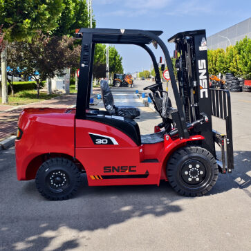 Heavy Duty 3 Ton Diesel Forklift With Strong Engine Performance