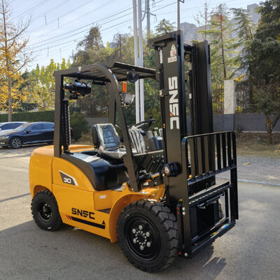Camion élévateur diesel de 3 tonnes doté d'un moteur puissant et d'une grande stabilité pour une utilisation industrielle
