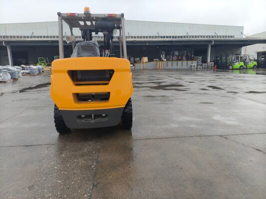 Zoomlion 5 Ton Diesel Forklift Designed For Tough Industrial Environments