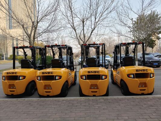 4 Ton Diesel Forklift Dengan Shift Sisi Untuk Efisiensi Gudang
