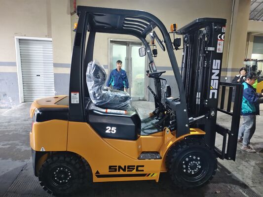 SNSC 2.5 Ton Diesel Forklift With import engine