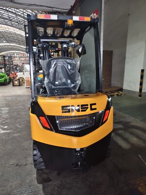 SNSC 2.5 Ton Diesel Forklift With import engine