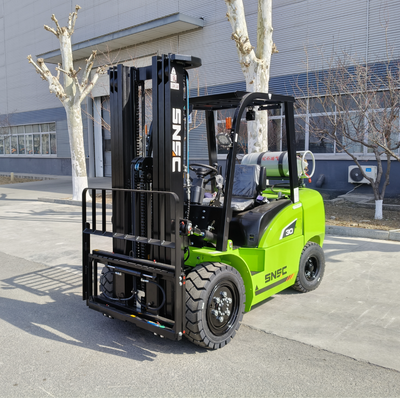 Heavy Duty 3 Ton Load Capacity LPG Gas Forklift dengan Jepang Shimadzu Hydraulic Pumps and Adjustable Cab